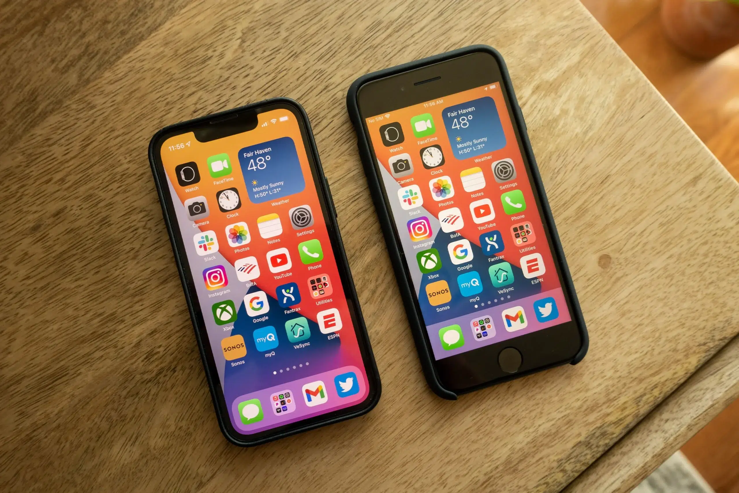 Two iPhone 13 Mini